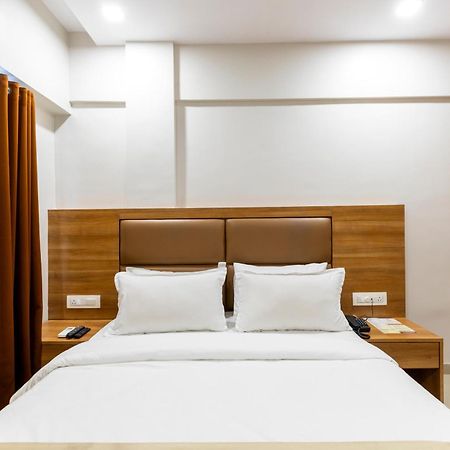 Hotel Embassy Park - Bkc Βομβάη Εξωτερικό φωτογραφία